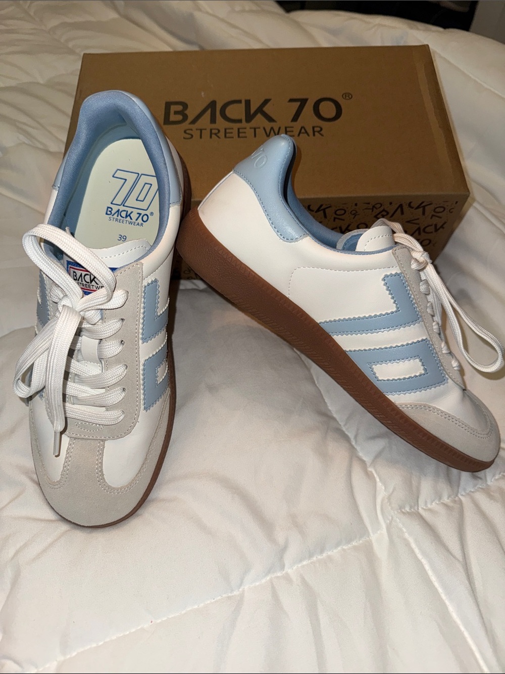 Back 70 - women’s size 39 - Cloud / Light Blue / like new - with box